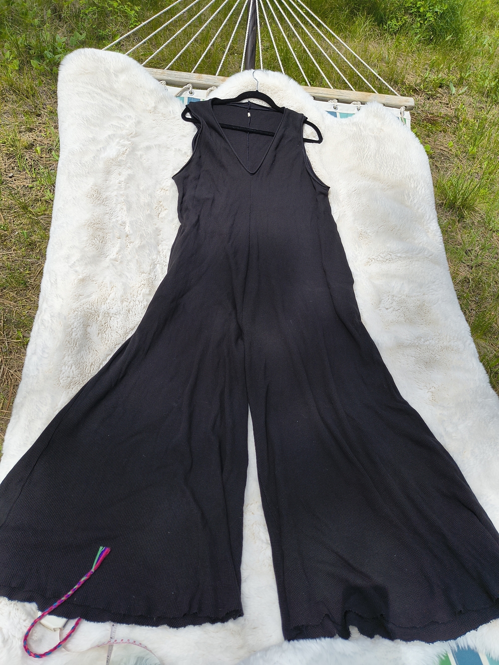 Sinew Moon Jumpsuit V-Neck Sleeveless Black Wide-Leg Jumpsuit